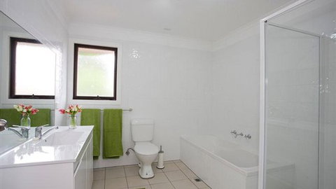 Raydon Court - Accommodation NSW 2