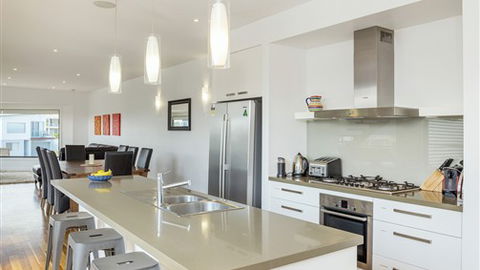 Serenity Torquay Sea View: Luxury Beachfront - Accommodation NSW 1