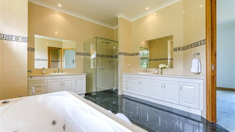 Tuscan Getaway - Accommodation NSW 5