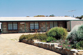 Loverings Lodge - Emu Bay - Accommodation NSW 2