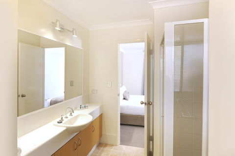 Assured Waterside Apartments - Accommodation NSW 7