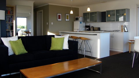 Coorong Waterfront Retreat - Accommodation NSW 3