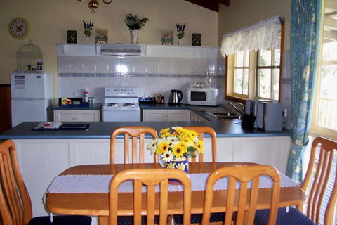 Sunflower Cottage - Accommodation NSW 2