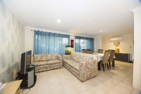 Alpha Homestay - Accommodation NSW 4