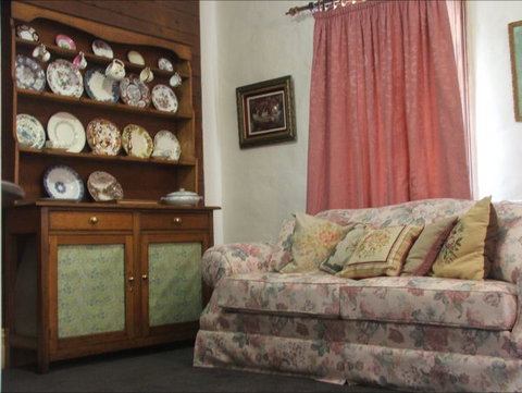 Barrack Street Colonial Cottage - Accommodation NSW 4