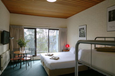 Cedarwood Apartments - Accommodation NSW 2