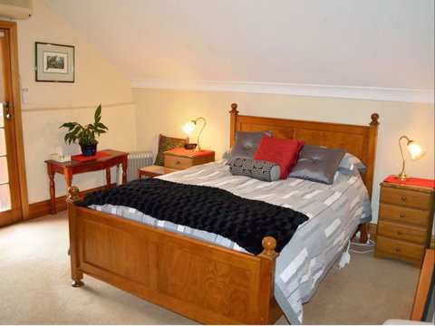 Strathlyn Bed And Breakfast - Accommodation NSW 2