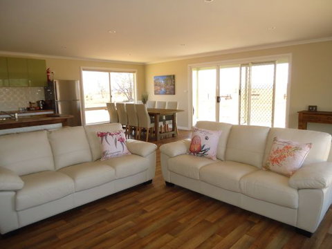 Flinders Bush Retreats - Accommodation NSW 4