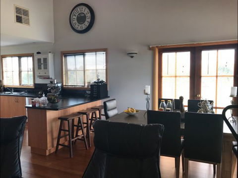 Rutherglen Christmas Trees Farm Stay - Accommodation NSW 2