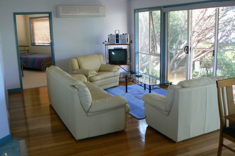 Sandy Point Beach Escape - Accommodation NSW 2