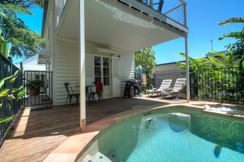 Port Douglas Cottage & Lodge - Accommodation NSW 4