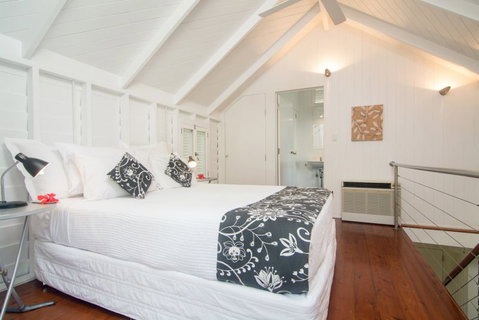 Port Douglas Cottage & Lodge - Accommodation NSW 5