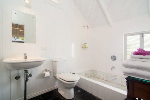 Port Douglas Cottage & Lodge - Accommodation NSW 6