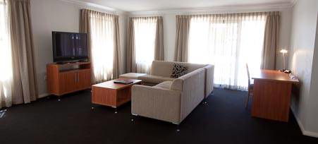Best Western Charles Sturt Suites & Apartments - Accommodation NSW 2