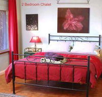 Bettenay's Lakeside Loft Spa Apartment - Accommodation NSW