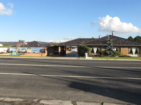 Big Trout Motor Inn - Accommodation NSW 10