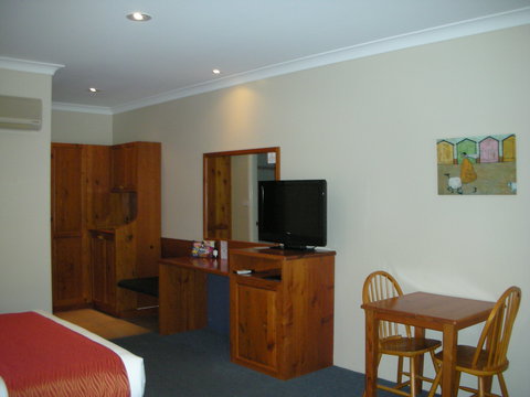 Breakout Motor Inn - Accommodation NSW 4