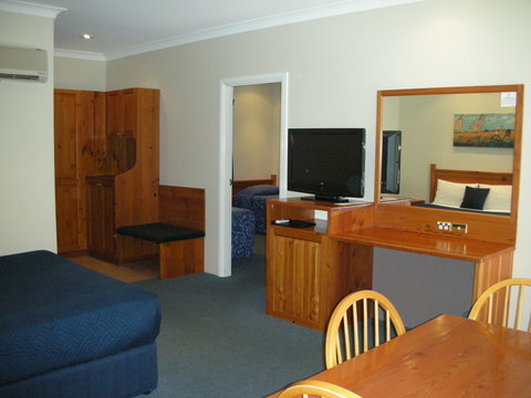 Breakout Motor Inn - Accommodation NSW 5