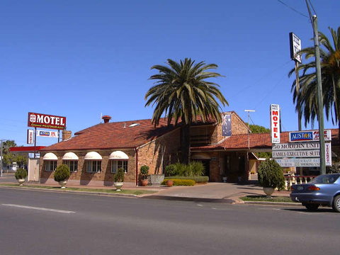 Burke & Wills Motor Inn - Accommodation NSW 0