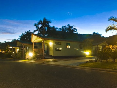 Cairns Coconut Holiday Resort - Accommodation NSW 4