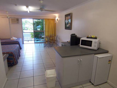 Cairns Holiday Lodge - Accommodation NSW 1