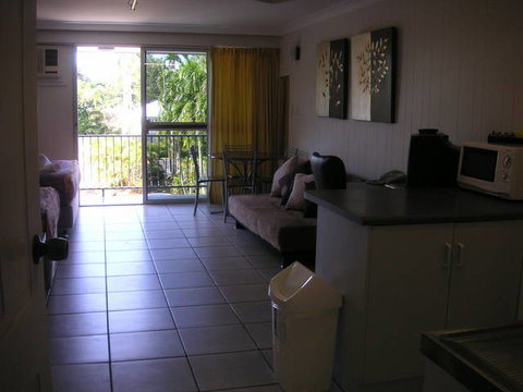 Cairns Holiday Lodge - Accommodation NSW 3