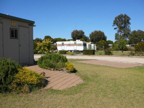 Cummins Community Caravan Park - Accommodation NSW 0
