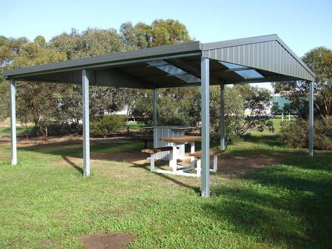 Cummins Community Caravan Park - Accommodation NSW 1