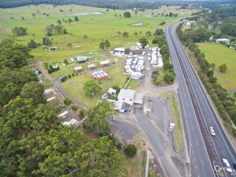 Great Lakes Caravans - Accommodation NSW 4