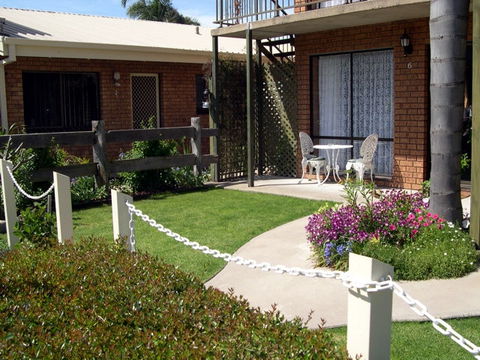 Esther Lodge Holiday Units - Accommodation NSW 0