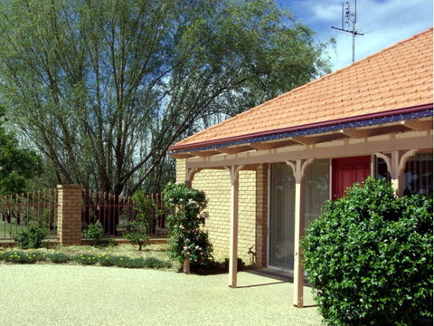 Fairways Bed & Breakfast At Jerilderie - Accommodation NSW 4