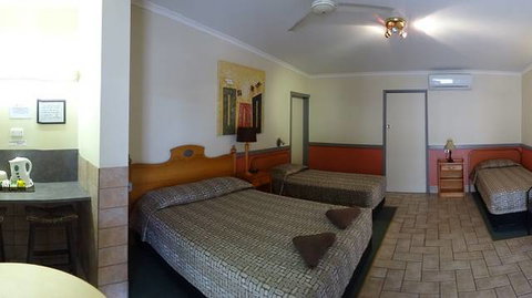 Gin Gin Central Motel - Accommodation NSW 2