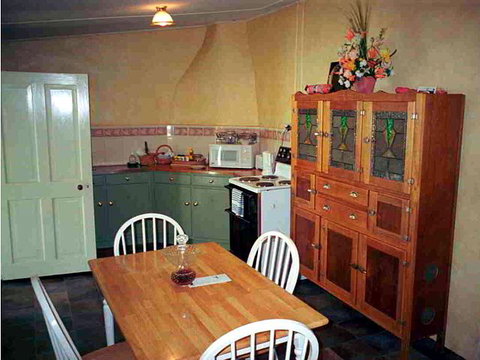 Goat Square Cottages - Accommodation NSW 3