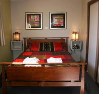 Golden Embers Apartments and B  B - Accommodation NSW