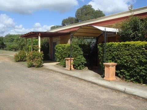 Hilldrop Motor Inn - Accommodation NSW 2