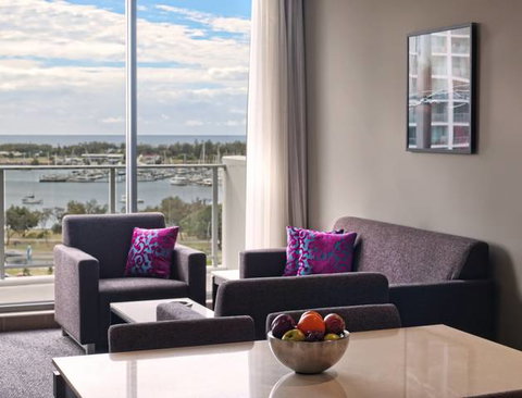 Meriton Serviced Apartments - Southport - Accommodation NSW 0