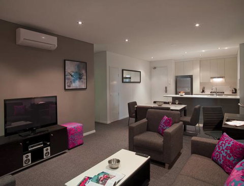 Meriton Serviced Apartments - Southport - Accommodation NSW 2