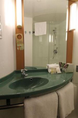 Ibis Newcastle - Accommodation NSW 3