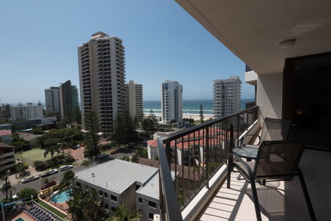Surfers Century Oceanside Apartments - Accommodation NSW 10