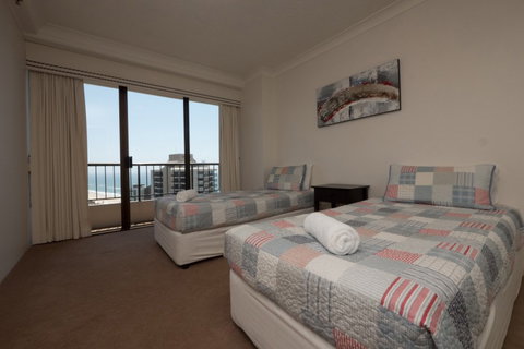 Surfers Century Oceanside Apartments - Accommodation NSW 3