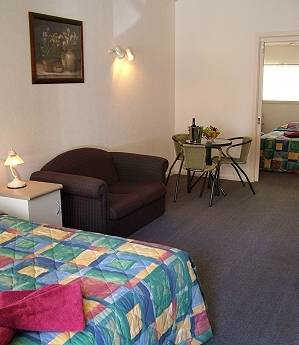 Mid City Motel - Accommodation NSW 3