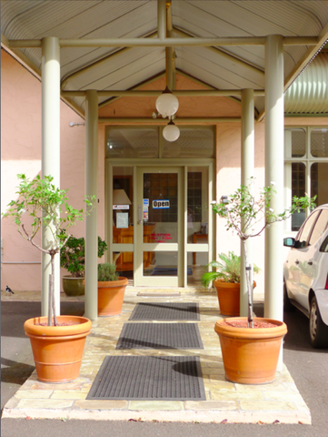 New England Motor Inn - Accommodation NSW 2
