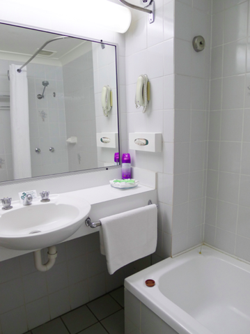 New England Motor Inn - Accommodation NSW 5