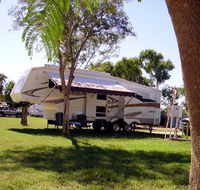 Outback Oasis Caravan Park - Accommodation NSW