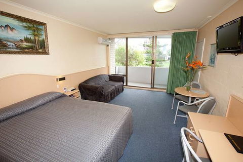 Palm Court Motor Inn - Accommodation NSW 1