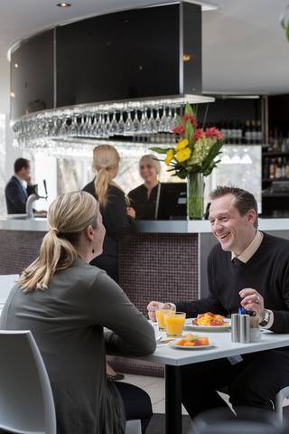 Premier Hotel & Apartments - Accommodation NSW 3