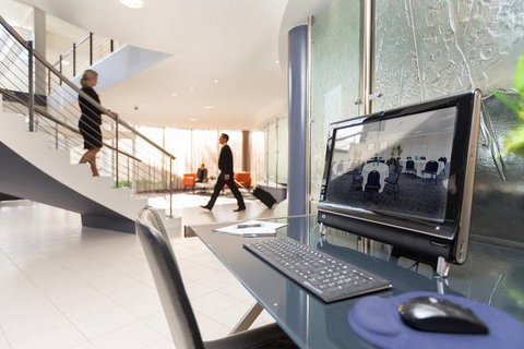 Premier Hotel & Apartments - Accommodation NSW 7