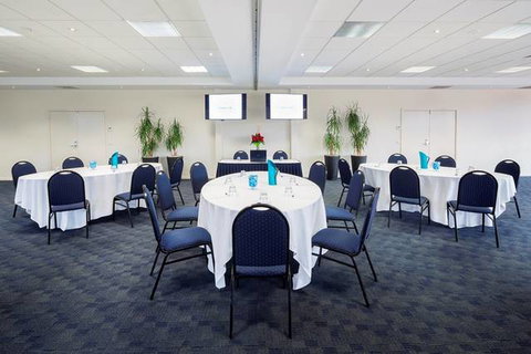 Premier Hotel & Apartments - Accommodation NSW 11