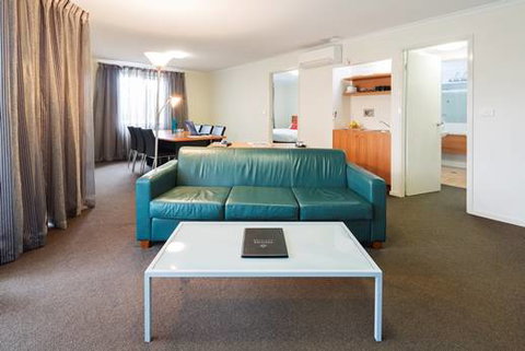 Premier Hotel & Apartments - Accommodation NSW 12