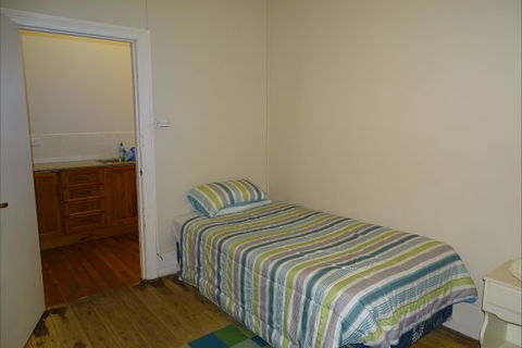 Silver Hill Townhouse - Accommodation NSW 8